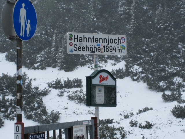 Schild mit Höhenangabe