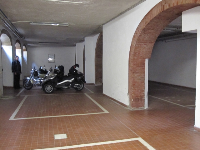 Garage des Il Sole, gefliestes Gewölbe