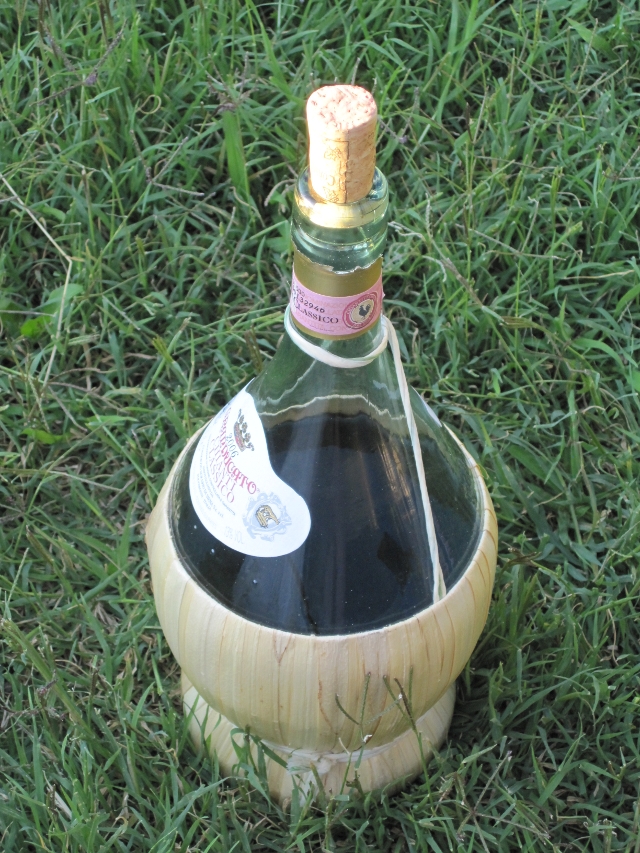 Bastflasche mit Gallo Nero