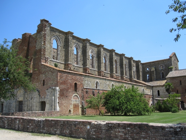 Kirchenruine ohne Dach