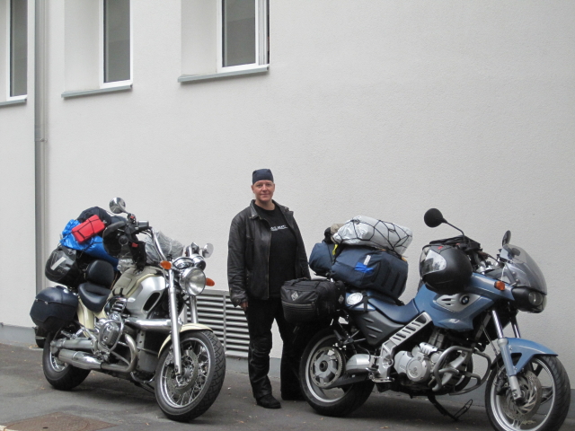 Vor dem Hotel, kurz vor der Abfahrt